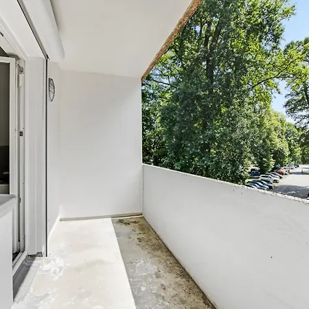 Ferienunterkunft Mit Balkon Und Einem Schlafzimmer *