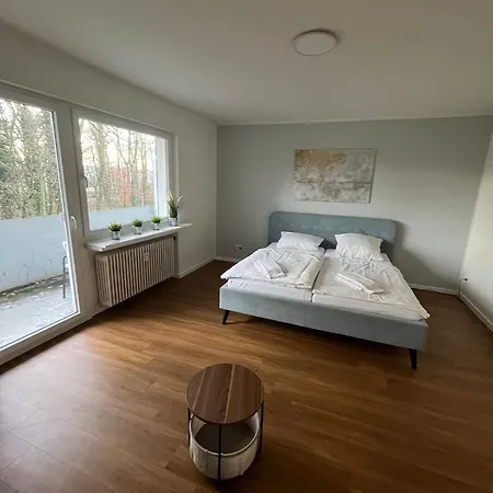 Ferienunterkunft Mit Balkon Und Einem Schlafzimmer *
