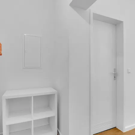 Ferienunterkunft Mit Balkon Und Einem Schlafzimmer *