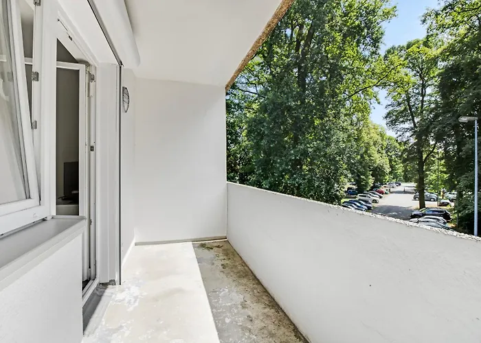 Ferienunterkunft Mit Balkon Und Einem Schlafzimmer *