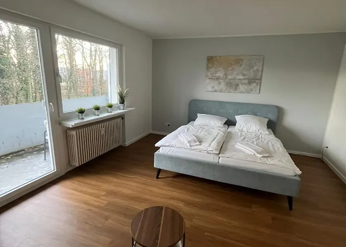Ferienunterkunft Mit Balkon Und Einem Schlafzimmer *